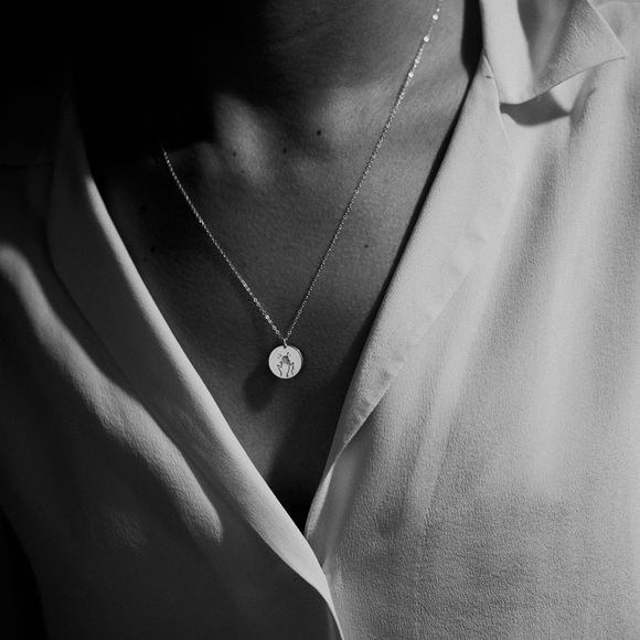 “High Five!” Hand Clap Dainty Cute Simple Necklace - Picture 6 of 16